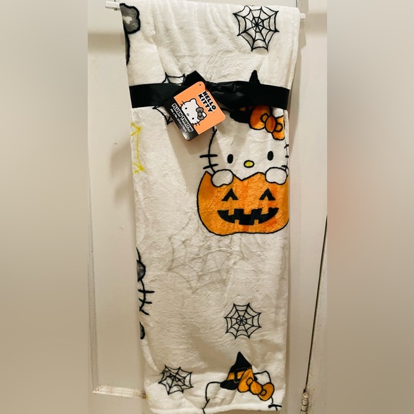 HELLO KITTY Halloween Skeleton Pumpkin Spider Webs Plush Throw Blanket - Picture 3 of 5